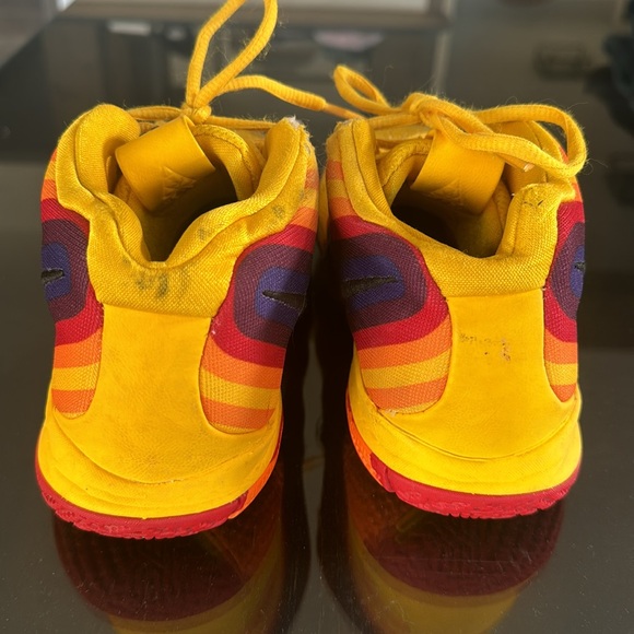 Nike Kyrie Kids Basketball Shoes - Picture 3 of 6